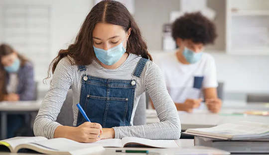 During a snap lockdown in the community, high school students can be asked to wear masks.