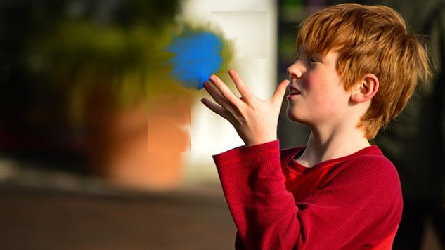 a young boy with open hands